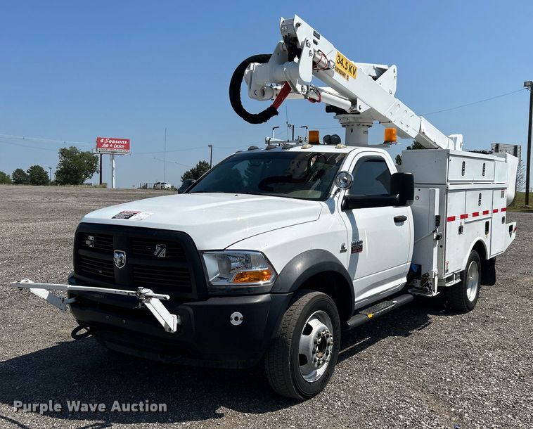 2012 Dodge Ram 5500HD bucket truck - KW9055