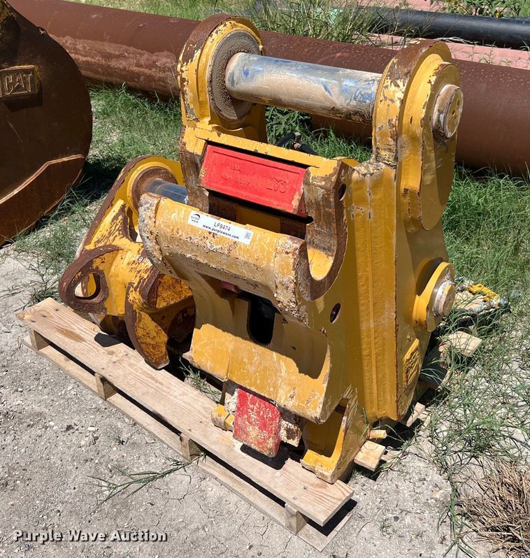 (2) Caterpillar excavator quick couplers - LF9474