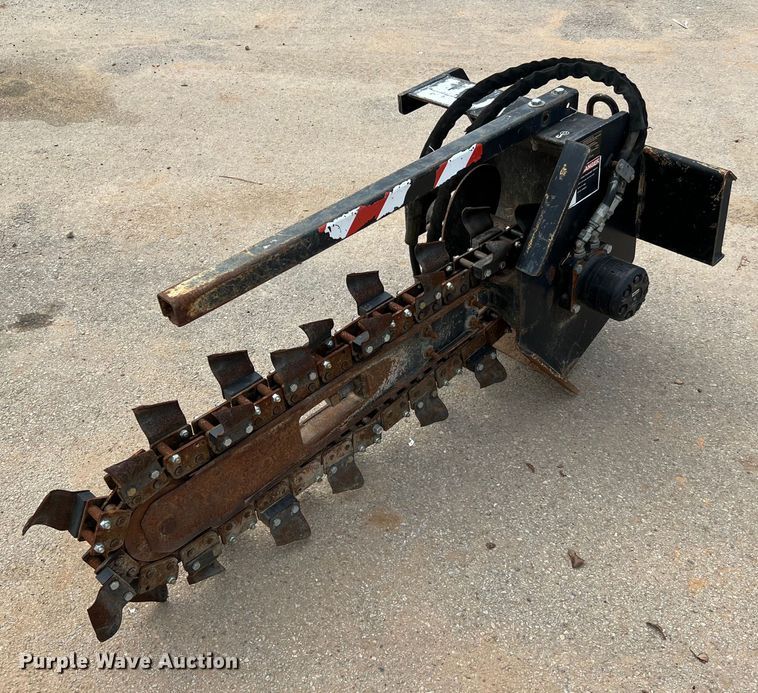 2010 Ditch Witch  compact utility loader trencher - LF9482