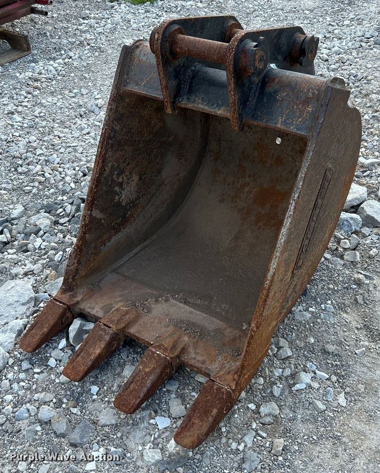 Komatsu  24" W excavator bucket - NL9696