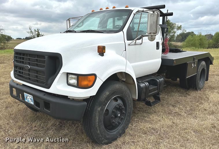 2003 Ford F750  winch truck - OG9240