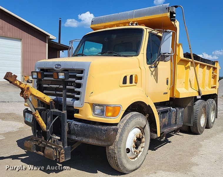 2004 Sterling L7500  dump truck - DP5262