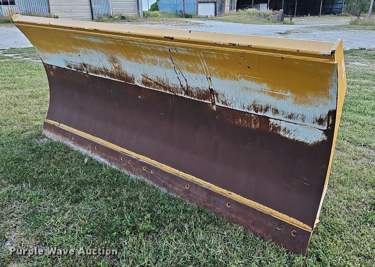 Henke  96&quot;W snow plow - DQ1133