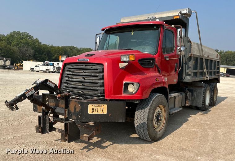 2014 Freightliner 114SD  dump truck - DS2295