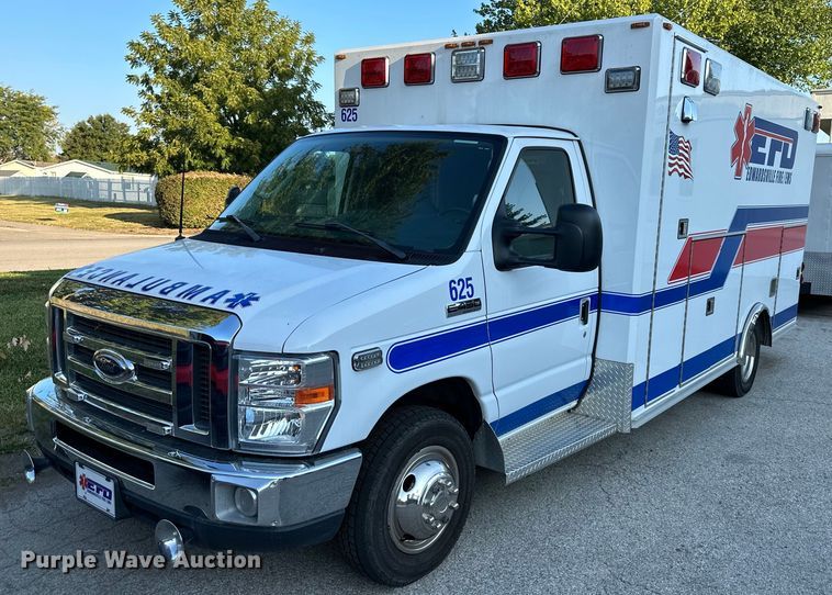 2013 Ford E450  ambulance - DS2368
