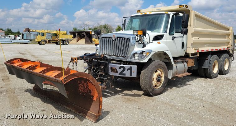 2014 International WorkStar 7400  dump truck - IQ9922