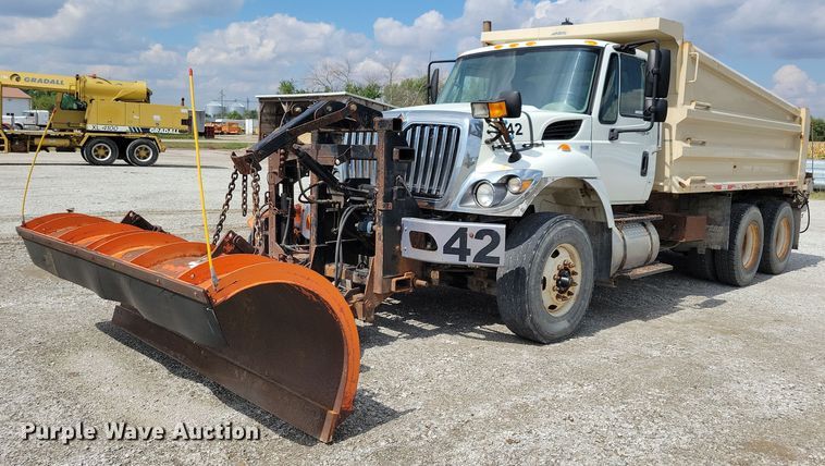 2014 International WorkStar 7400  dump truck - IQ9928