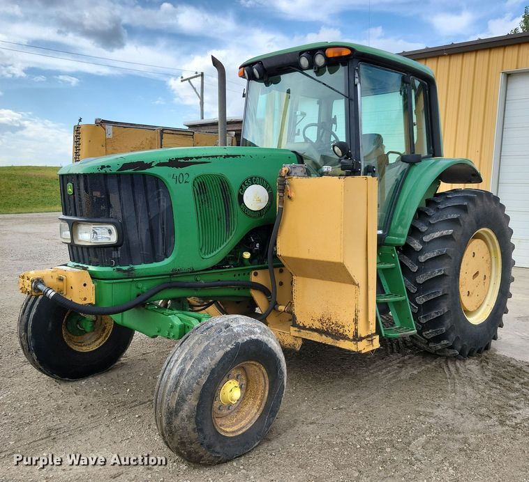 2003 John Deere 7220  tractor - IQ9929