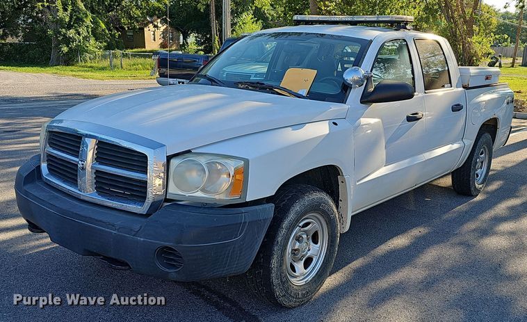 2006 Dodge Dakota  Quad Cab pickup truck - LE9724