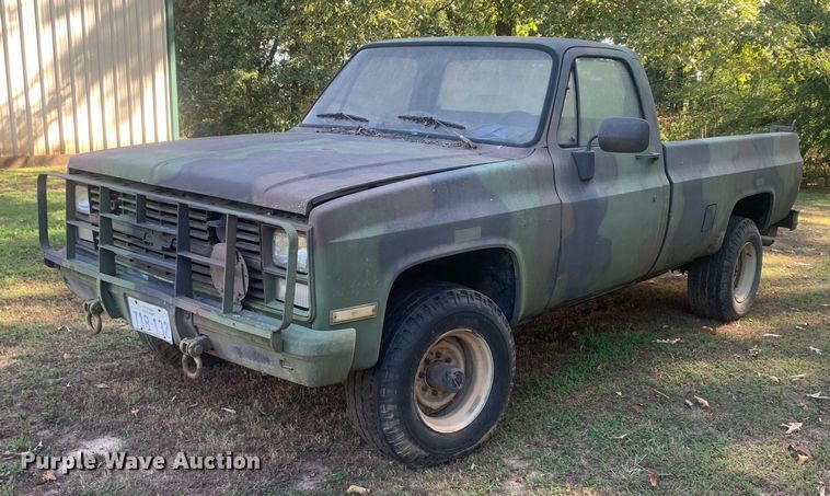 1984 Chevrolet D30  pickup truck - LH9771