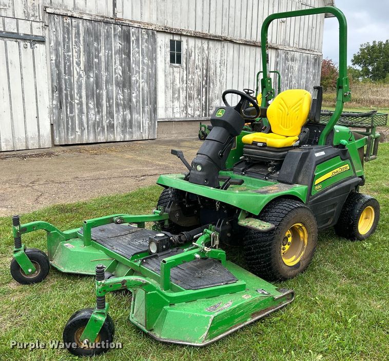 2016 John Deere 1580  lawn mower - MO9043