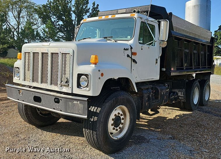 2003 International 2574  dump truck - NT9981