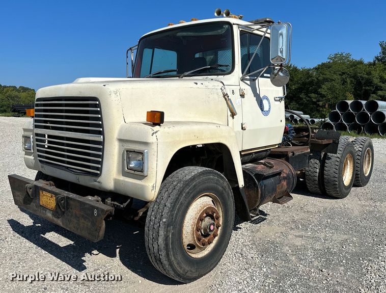 1987 Ford LT9000  semi truck - OG9175