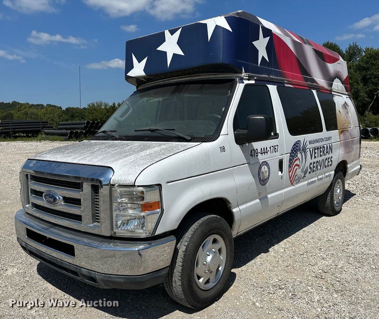 2011 Ford E350 Super Duty  van - OG9180