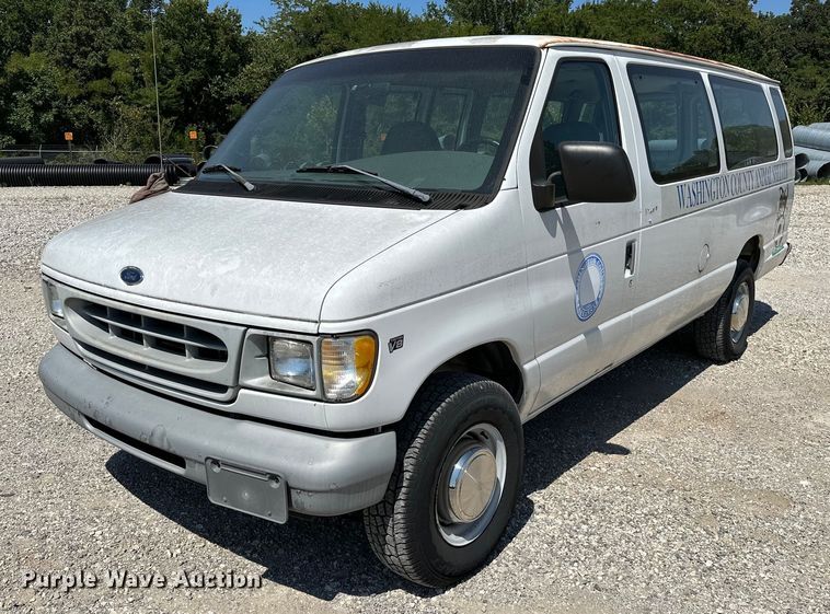 1998 Ford Club Wagon  van - OG9182