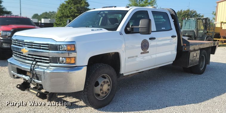 2016 Chevrolet Silverado 3500HD  Crew Cab flatbed pickup truck - OG9345