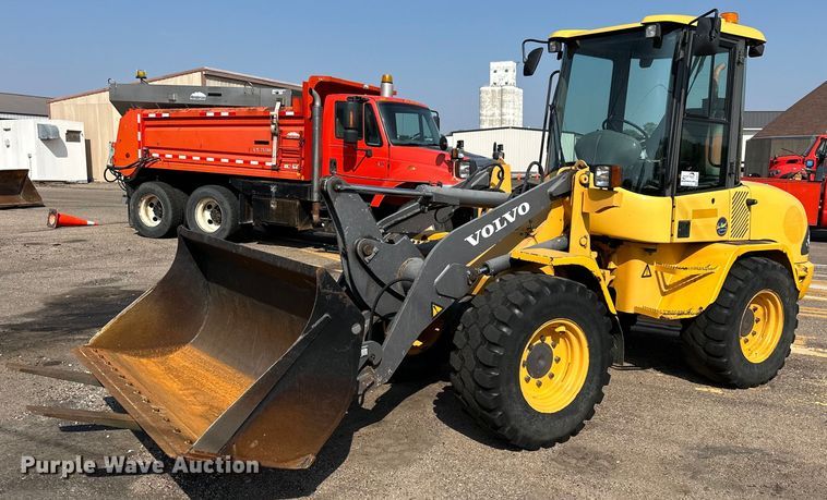 2004 Volvo L30B  wheel loader - DJ6201