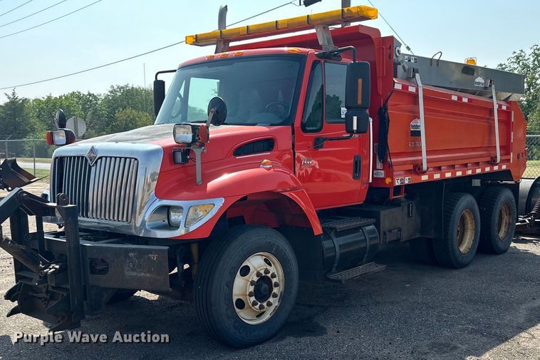 2007 International 4700  dump truck - DJ6214