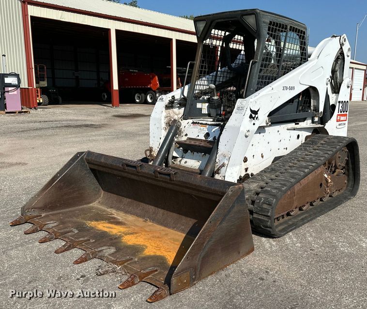 2009 Bobcat T300  tracked skid steer loader - NF9224