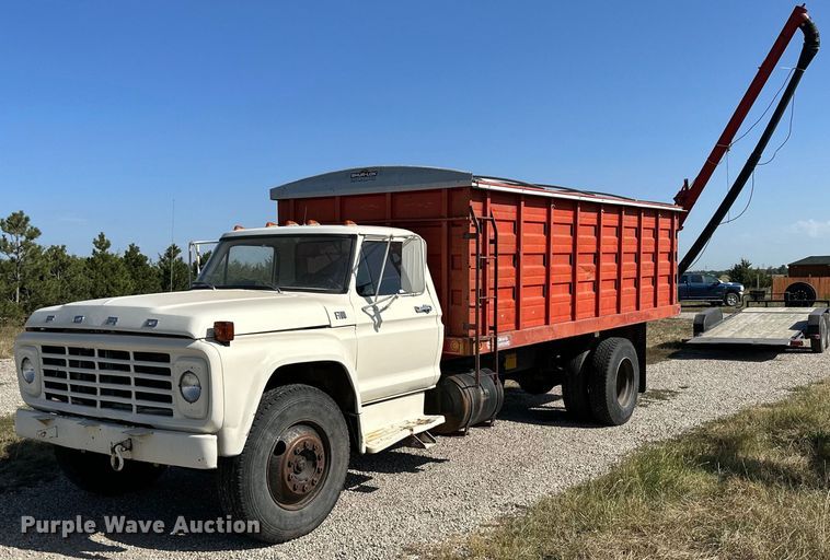 1975 Ford  grain truck - NP9446