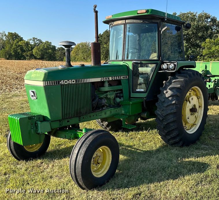 1981 John Deere 4040  tractor - NP9562