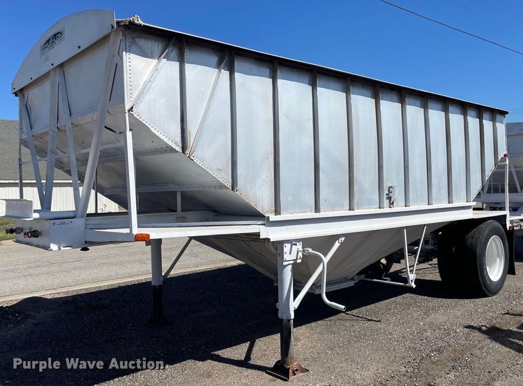 1979 Titan  grain trailer - NX9793