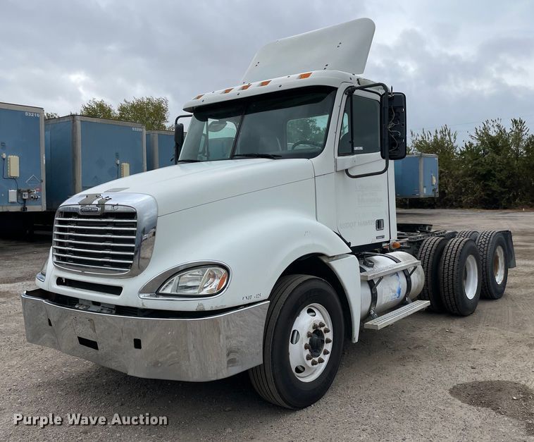 2008 Freightliner Columbia 120  semi truck - NY9872