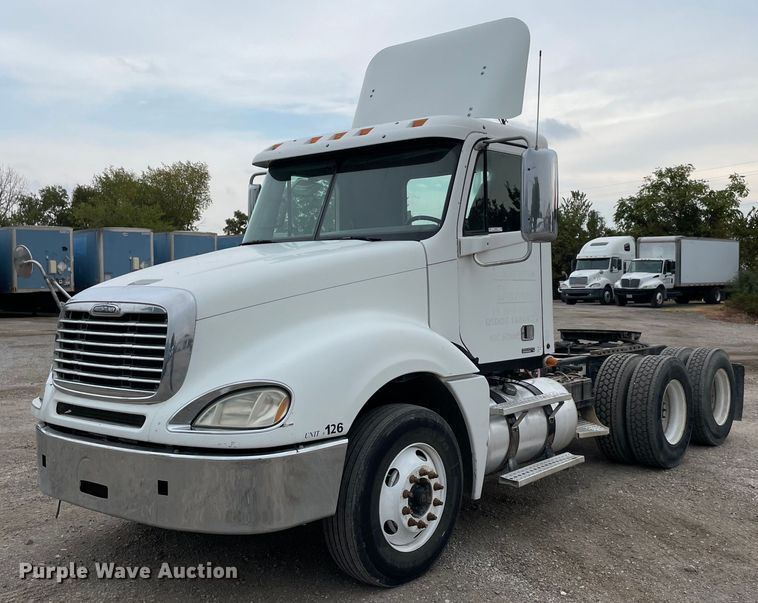 2008 Freightliner Columbia 120  semi truck - NY9873