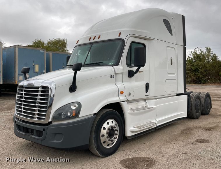 2018 Freightliner Cascadia 125  semi truck - NY9878