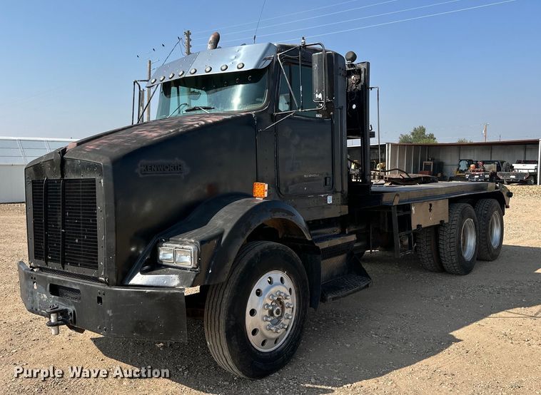 1999 Kenworth T800  winch truck - KM9803