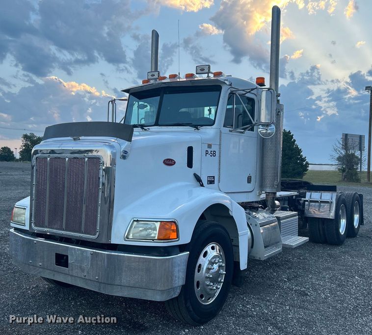 2003 Peterbilt 385  semi truck - KW9037
