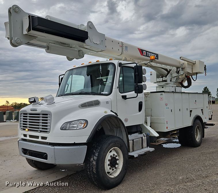 2015 Freightliner Business Class M2  bucket truck - LM9150