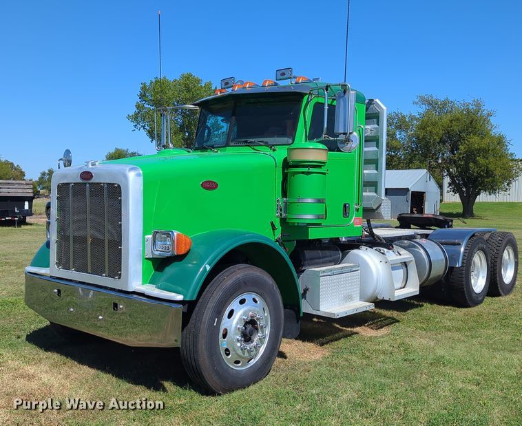 2013 Peterbilt 367 semi truck - LY9429