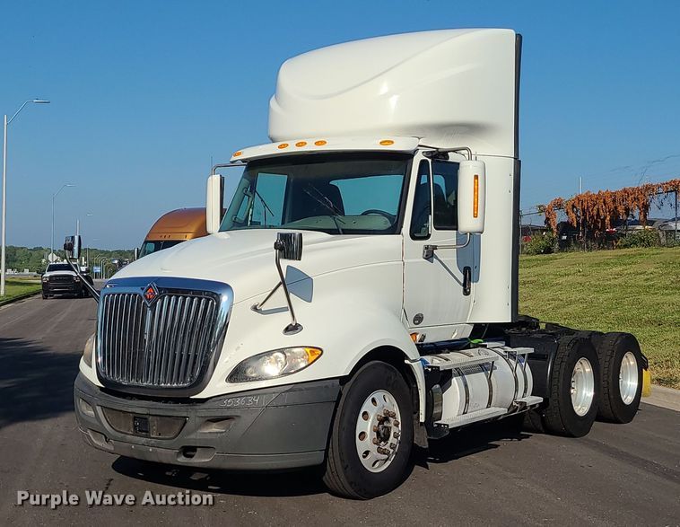 2016 International ProStar+ 122  semi truck - MJ9327