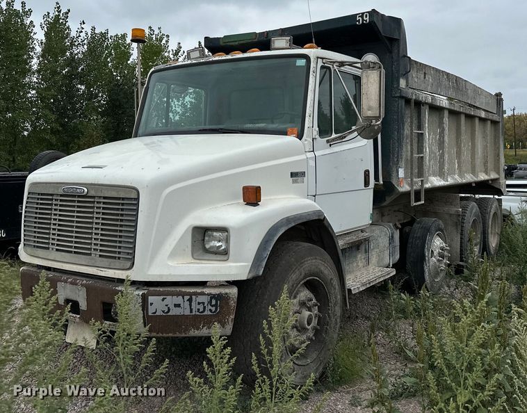 2000 Freightliner FL80  dump truck - MQ9410