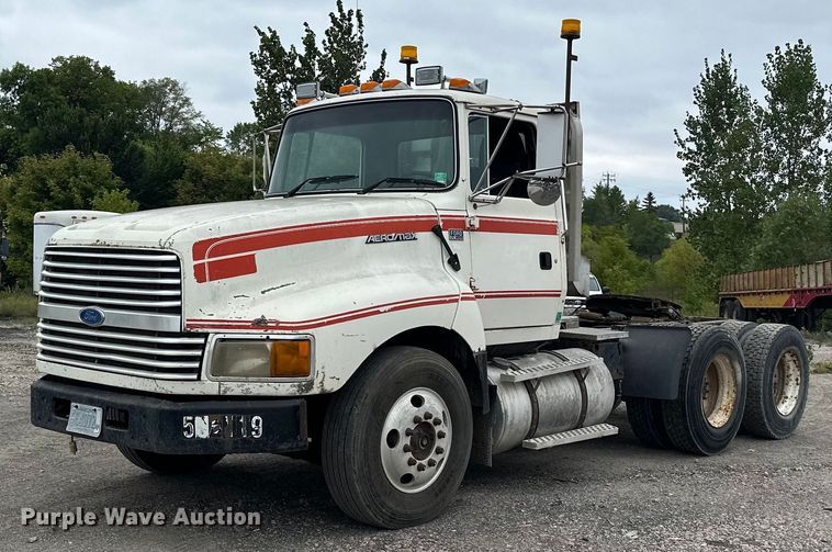 1995  Ford LTL9000  semi truck - MQ9417