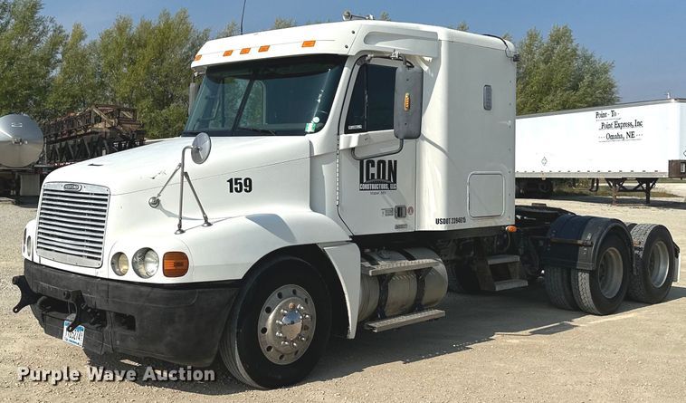 2003 Freightliner Century Class S/T  semi truck - MQ9461