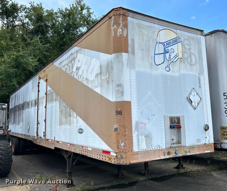 1983 Strick  dry van trailer - NQ9822