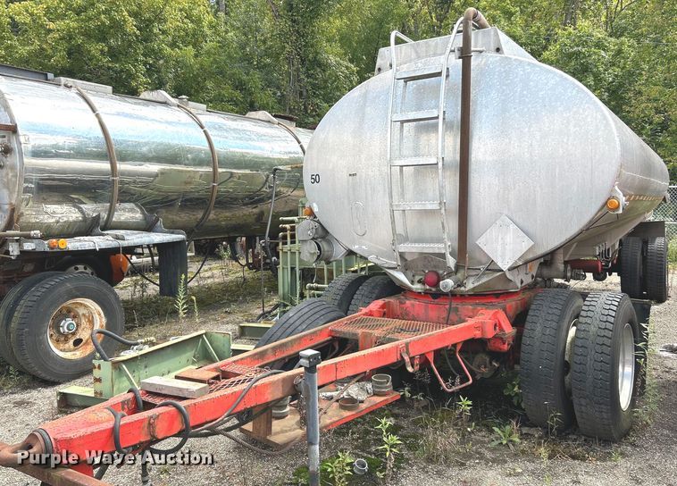 1983 Clough  tank trailer - NQ9826