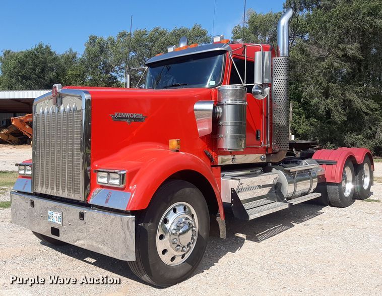 2009 Kenworth W900  semi truck - NV9317