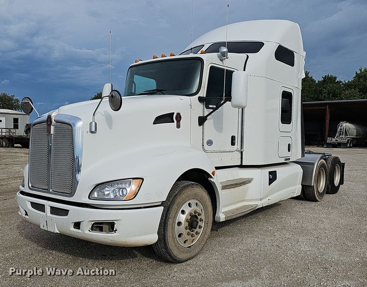 2013 Kenworth T660  semi truck - OG9440