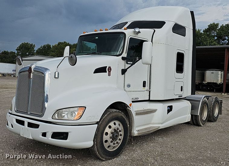 2012 Kenworth T660  semi truck - OG9443