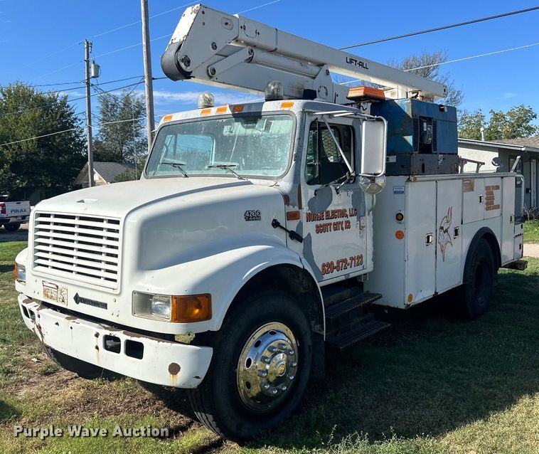 2001 International 4700  bucket truck - DM2629