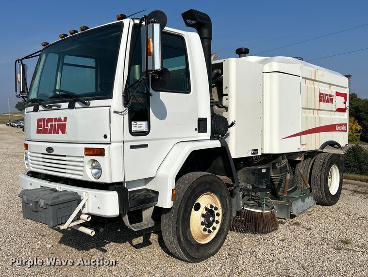 2004 Sterling SC-8000  street sweeper truck - DQ0944
