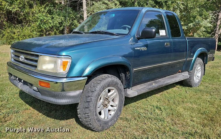 1997 Toyota T100  XtraCab pickup truck - DQ1154