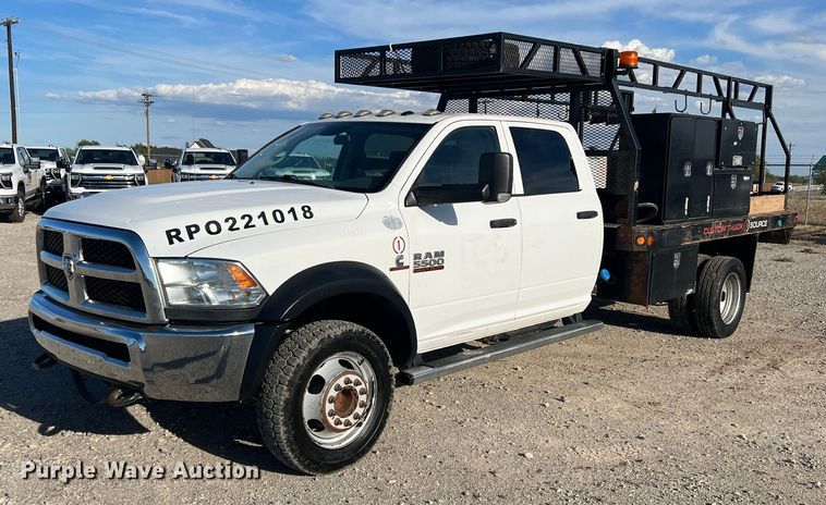 2018 Dodge Ram 5500  Crew Cab flatbed truck - DS2457