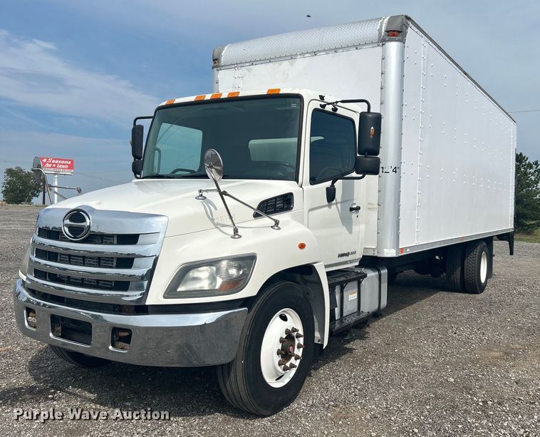 2015 Hino 338  box truck - LV9087