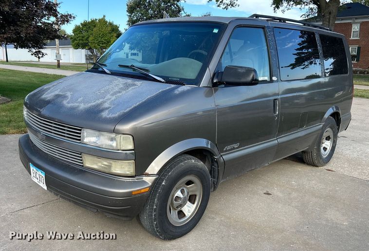1999 Chevrolet Astro  van - MO9047