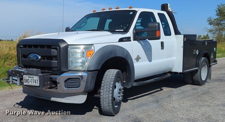 2011 Ford F550 Super Duty  SuperCab flatbed truck - MX9362