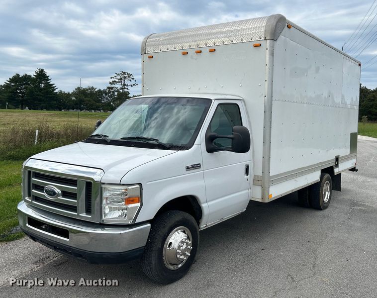 2012 Ford E350 Super Duty  box truck - NL9653